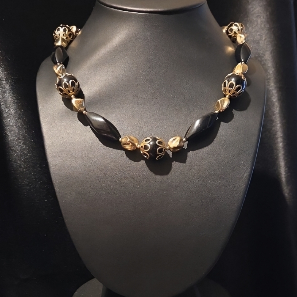 Estate Avon NWT Lucite Beaded Necklace